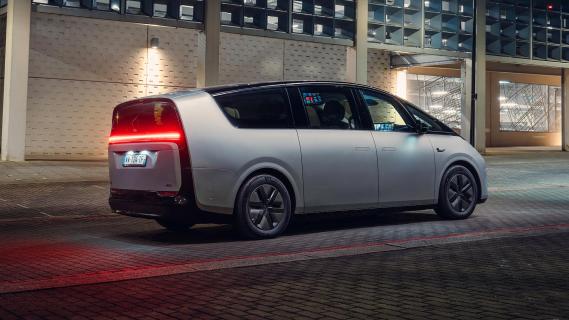 Li Auto Mega grijs zijkant recht schuin achter