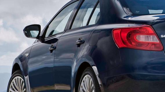 Suzuki Kizashi blauw (2010) detail