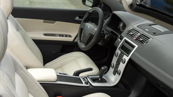 Volvo C70 D3 blauw (2010) interieur blauw Inscription leer beige zijkant dash