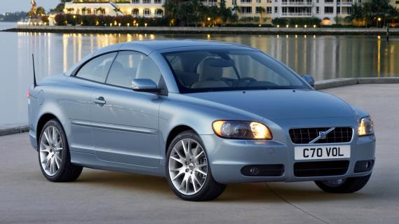 Volvo C70 T5 blauw (2006) zijkant rechts schuin voor