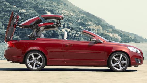 Volvo C70 T5 rood (2010) zijkant rechts dak openen