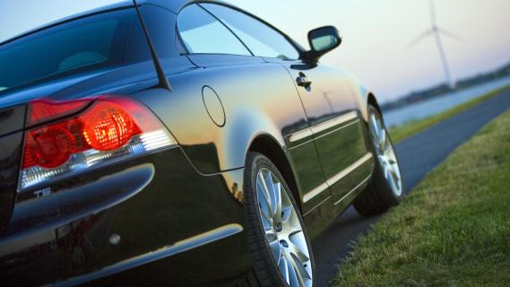 Volvo C70 T5 zwart (2006) zijkant rechts detail