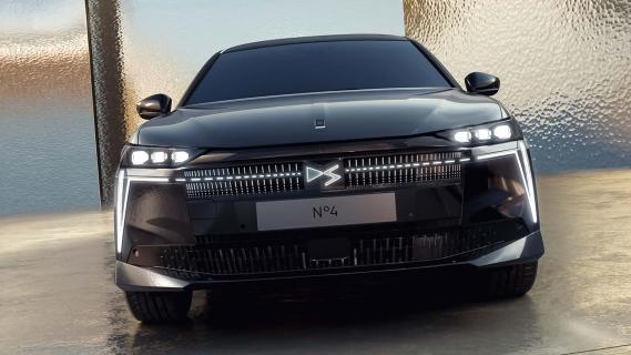 DS N°4 zwart (2025) voorkant grille