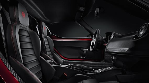Alfa Romeo 4C (2013) coupe