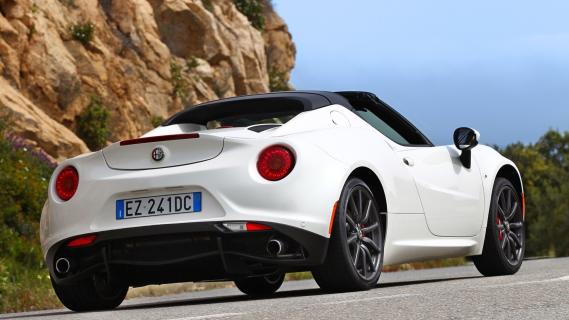 Alfa Romeo 4C Spider wit (2016) zijkant rechts schuin achter