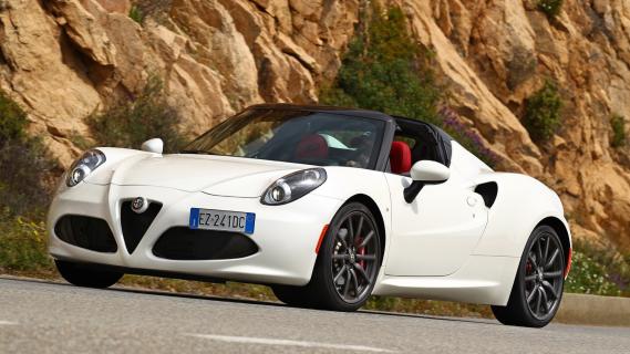 Alfa Romeo 4C Spider wit (2016) zijkant links schuin voor