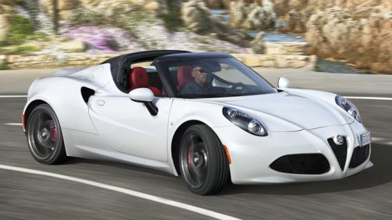 Alfa Romeo 4C Spider wit (2016) zijkant rechts schuin voor rijdend