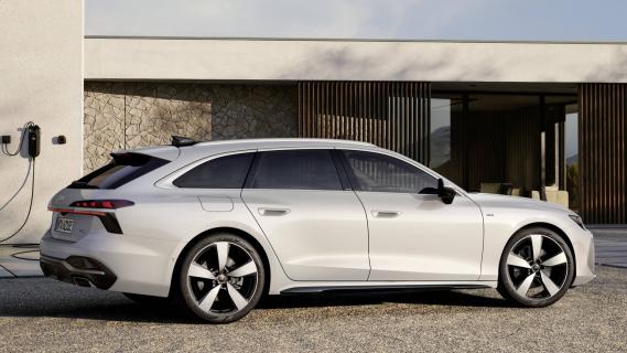 Audi A6 e-hybrid Avant (2025) zijkant rechts