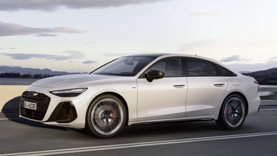 Audi A6 e-hybrid (2025) zijkant links schuin voor rijdend