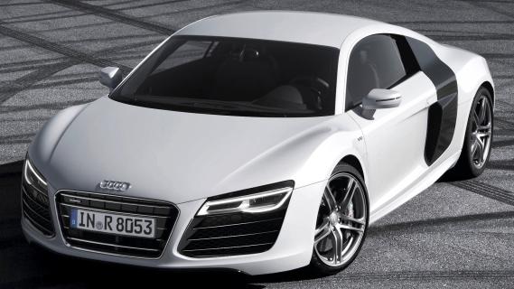 Audi R8 V10 facelift wit (2012) zijkant links schuin