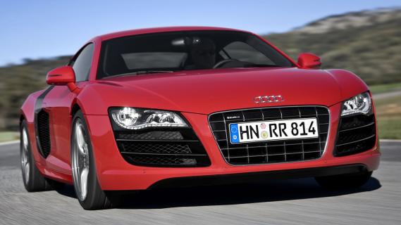 Audi R8 V10 rood (2009) zijkant rechts schuin voor