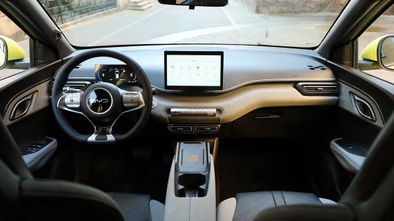 BYD Dolphin Surf interieur en dashboard