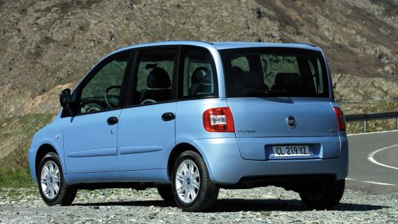 Fiat Multipla (186) blauw (2004) zijkant links schuin achter