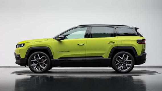 Jeep Compass gifgroen (2025) zijkant links