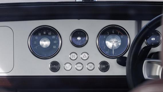 Morgan Supersport brons (2025) interieur dashboard meters