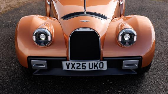 Morgan Supersport brons (2025) voorzijde