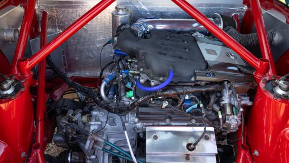 Nissan Micra 350SR restomod (K12) concept grijs (2025) motor