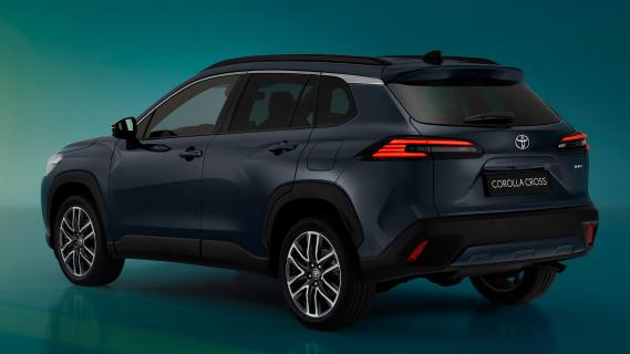 Toyota Corolla Cross Premium (2025) zijkant links schuin achter