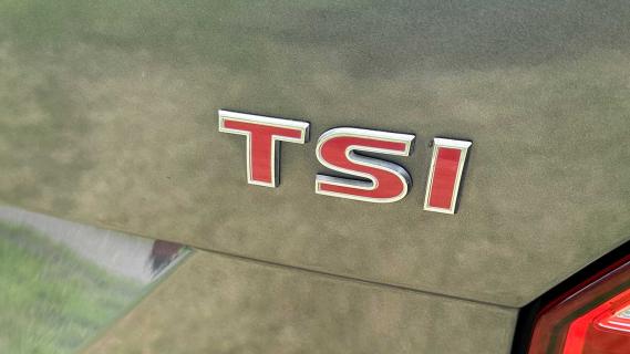 TSI-badge Volkswagen Caravelle (Transporter) met GTI-motor