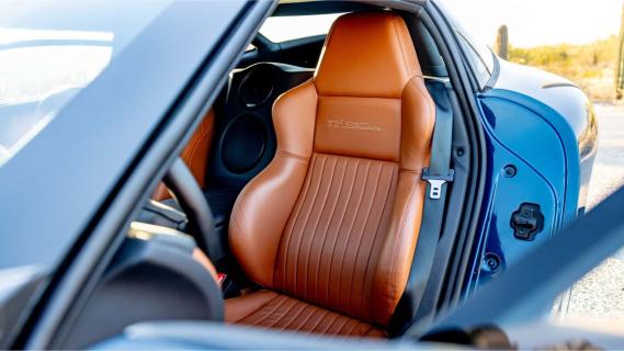 Alfa Romeo TZ3 Stradale groen (2010) interieur stoel bruin