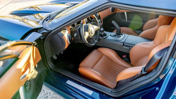 Alfa Romeo TZ3 Stradale groen (2010) interieur schuin boven bruin leer