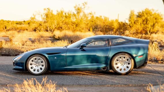 Alfa Romeo TZ3 Stradale groen (2010) zijkant links