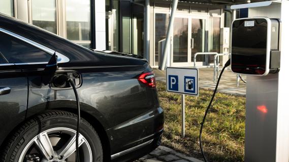 Audi A8 L (D5) zwart (2025) Audi A8 L (D5) zwart (2025) laden