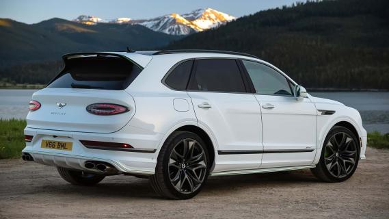 Bentley Bentayga Speed wit (2025) zijkant rechts schuin achter