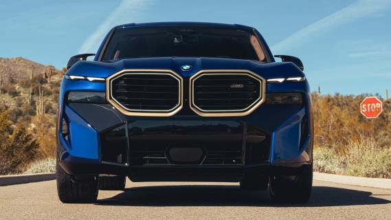 BMW XM blauw (2023) voorzijde