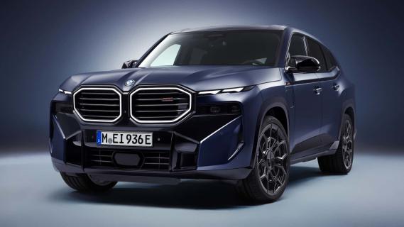 BMW XM Label (2025) blauw zijkant links schuin voor
