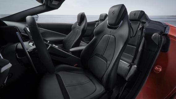 Ferrari Roma Spider interieur stoelen