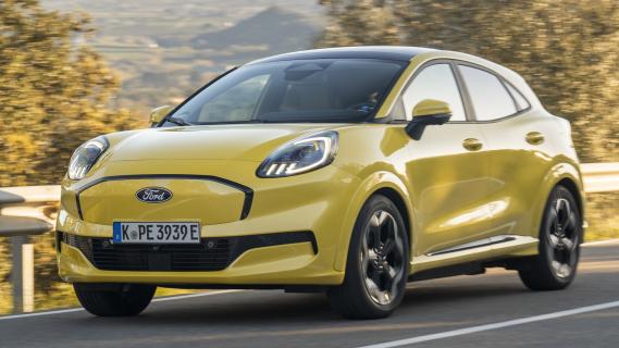 Ford Puma Gen E blauw (2025) zijkant links schuin voor rijdend