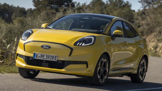 Ford Puma Gen E blauw (2025) zijkant links schuin voor rijdend