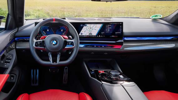BMW M5 Touring dashboad en interieur