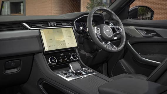 Jaguar F-Pace SVR 575 Ultimate (2025) interieur dashboard