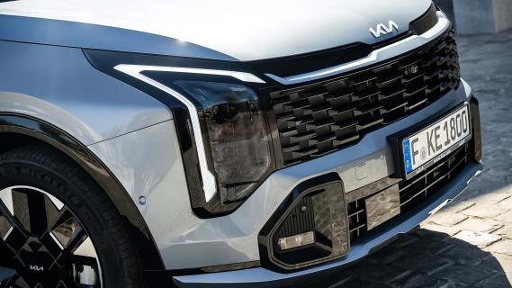 Kia Sportage GT Line grijs (2025) voorzijde