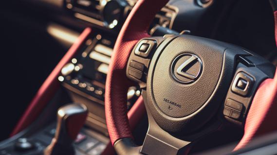 Lexus IS500 Climax Edition (SE30) grijs (2025) interieur dashboard stuurwiel