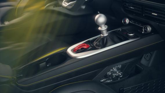 Lotus Emira V6 SE (2025) interieur handbak