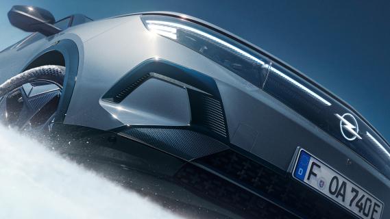 Opel Grandland AWD grijs (2025) rechts voor schuin detail neus