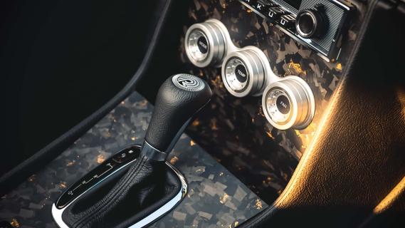 Pogea Classics Project R107 Mercedes SL 450 (R107) grijs (2025) interieur middenconsole