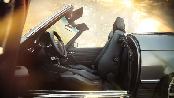 Pogea Classics Project R107 Mercedes SL 450 (R107) grijs (2025) interieur Recaro sportstoelen