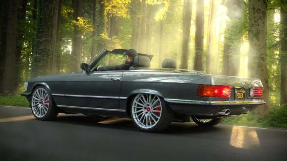 Pogea Classics Project R107 Mercedes SL 450 (R107) grijs (2025) zijkant links schuin achter