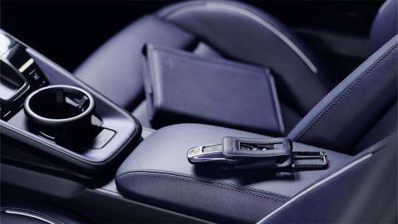 Porsche 911 Ferragamo (2025) interieur blauw leer