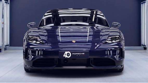 Porsche Taycan Ferragamo (2025) voorzijde