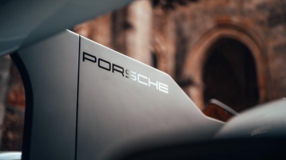 Porsche 963 RSP grijs (2025) vleugel achter