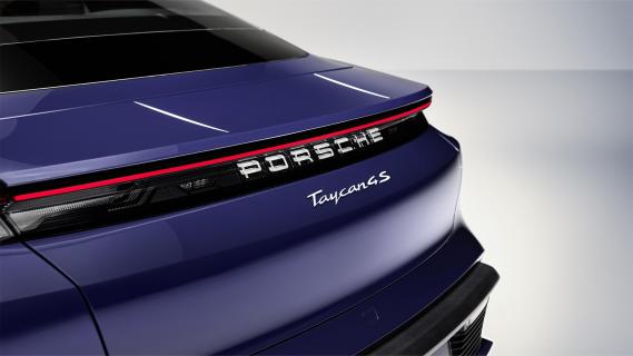 Porsche Taycan Ferragamo (2025) achterzijde detail badge