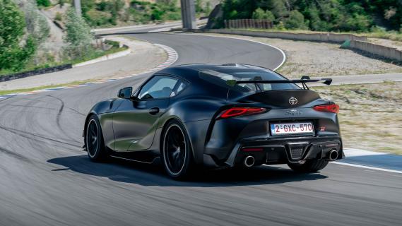 Toyota GR Supra A90 Final Edition 2025 review: 3/4 achter rijdend circuit