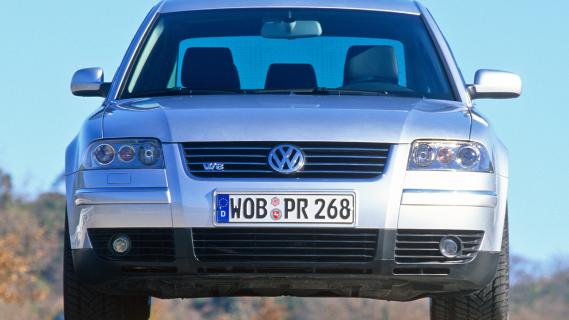 Volkswagen Passat W8 4Motion (B5.5) grijs (2000) voorkant