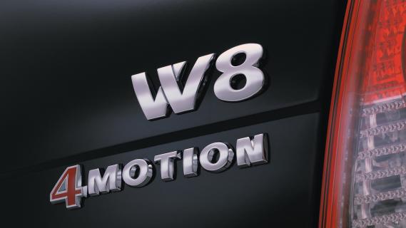 Volkswagen Passat W8 4Motion (B5.5) blauw (2000) badge achterzijde op kofferklep