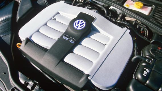 Volkswagen Passat W8 4Motion (B5.5) grijs (2000) motor in compartiment